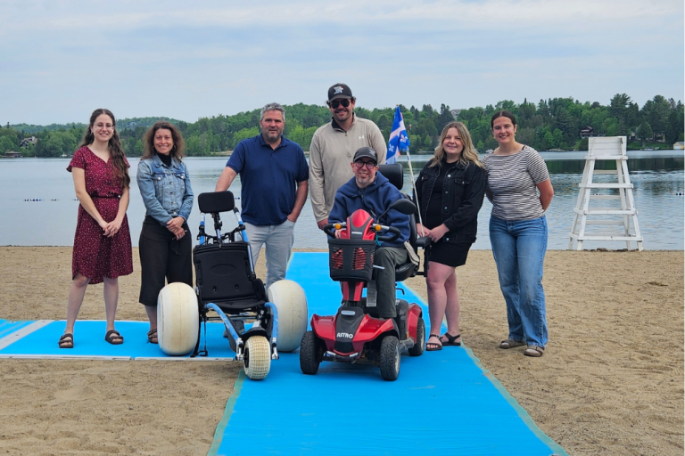 Des plages plus inclusives à Sainte-Agathe-des-Monts grâce au programme S&rsquo;investir